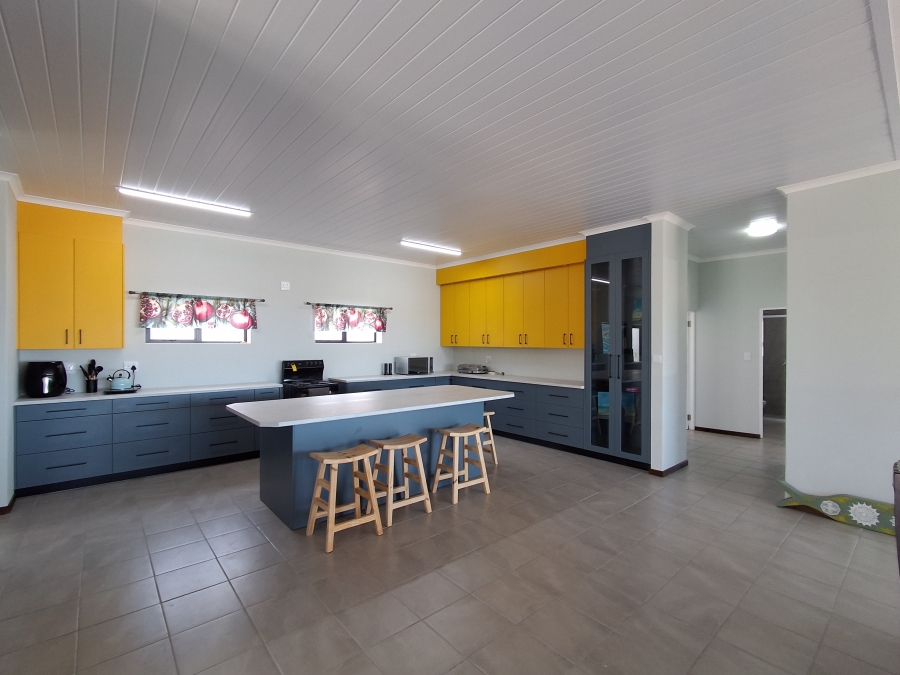 5 Bedroom Property for Sale in Stilbaai Oos Western Cape